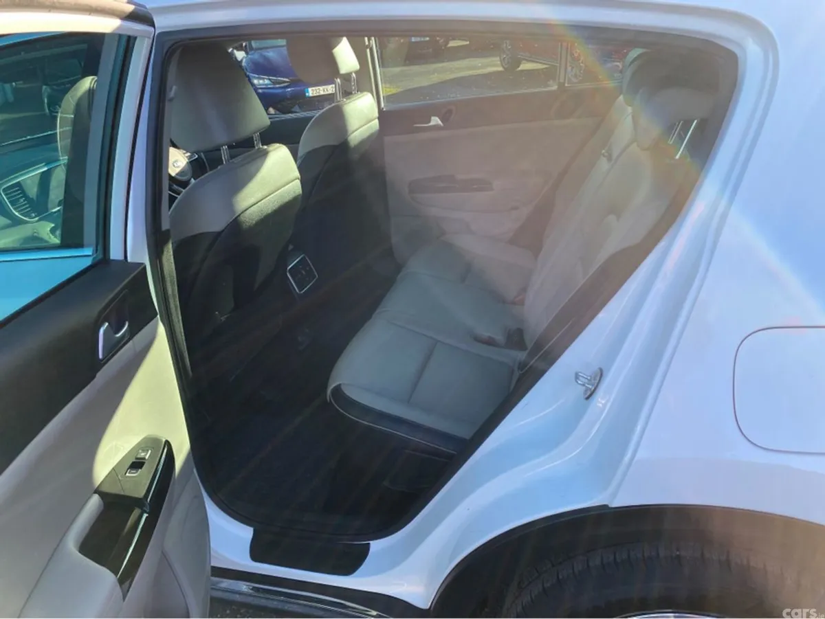 Kia Sportage MPV, Diesel Hybrid, 2021, White
