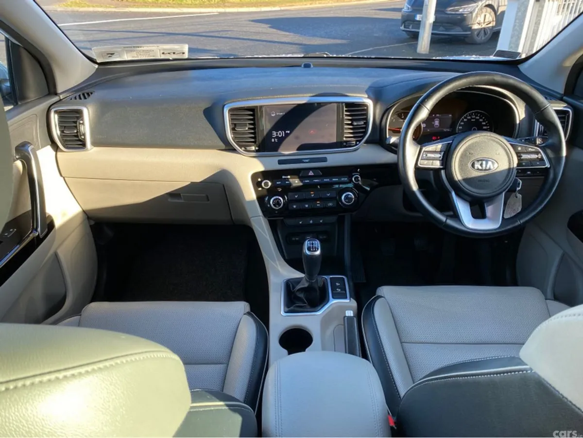 Kia Sportage MPV, Diesel Hybrid, 2021, White