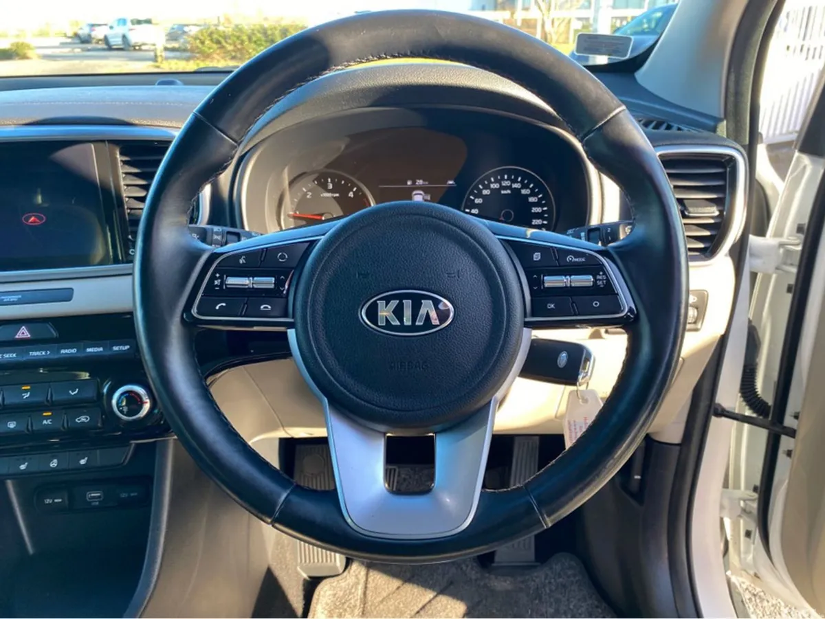 Kia Sportage MPV, Diesel Hybrid, 2021, White
