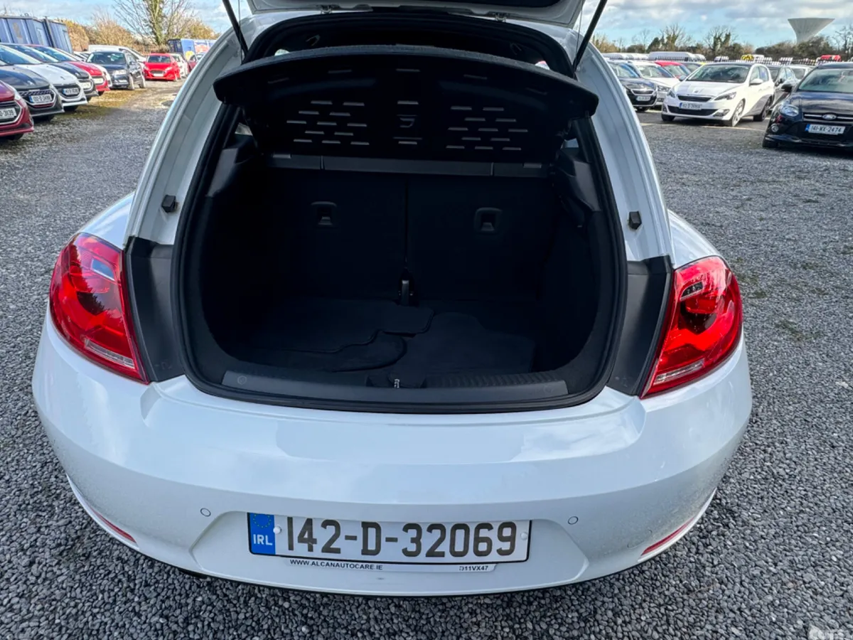 Volkswagen Beetle Hatchback, Petrol, 2014, White