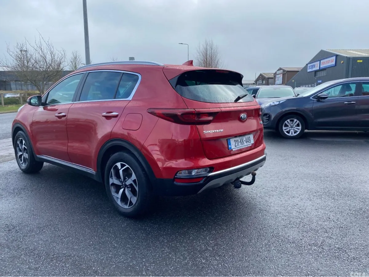 Kia Sportage MPV, Diesel, 2021, Red