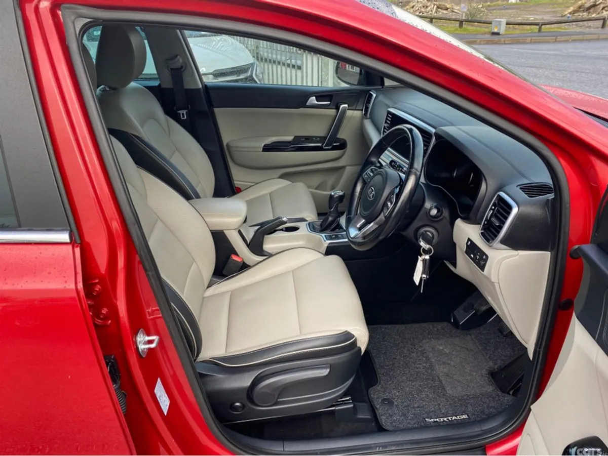 Kia Sportage MPV, Diesel, 2021, Red