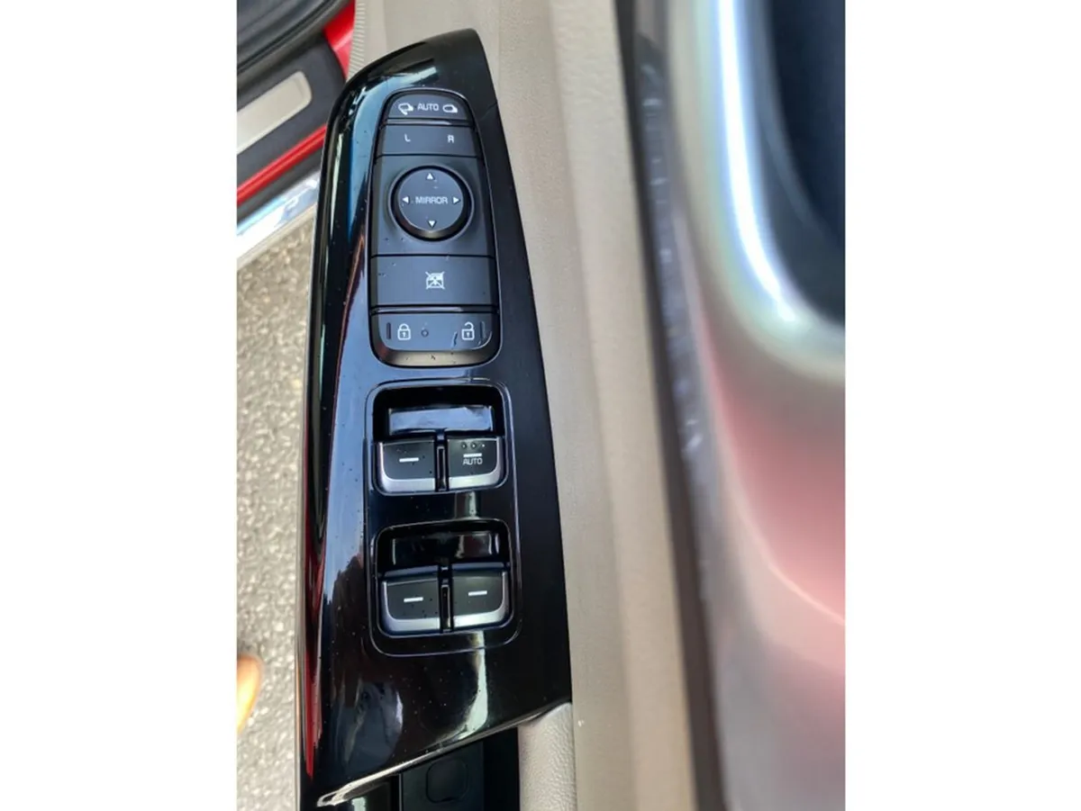 Kia Sportage MPV, Diesel, 2021, Red