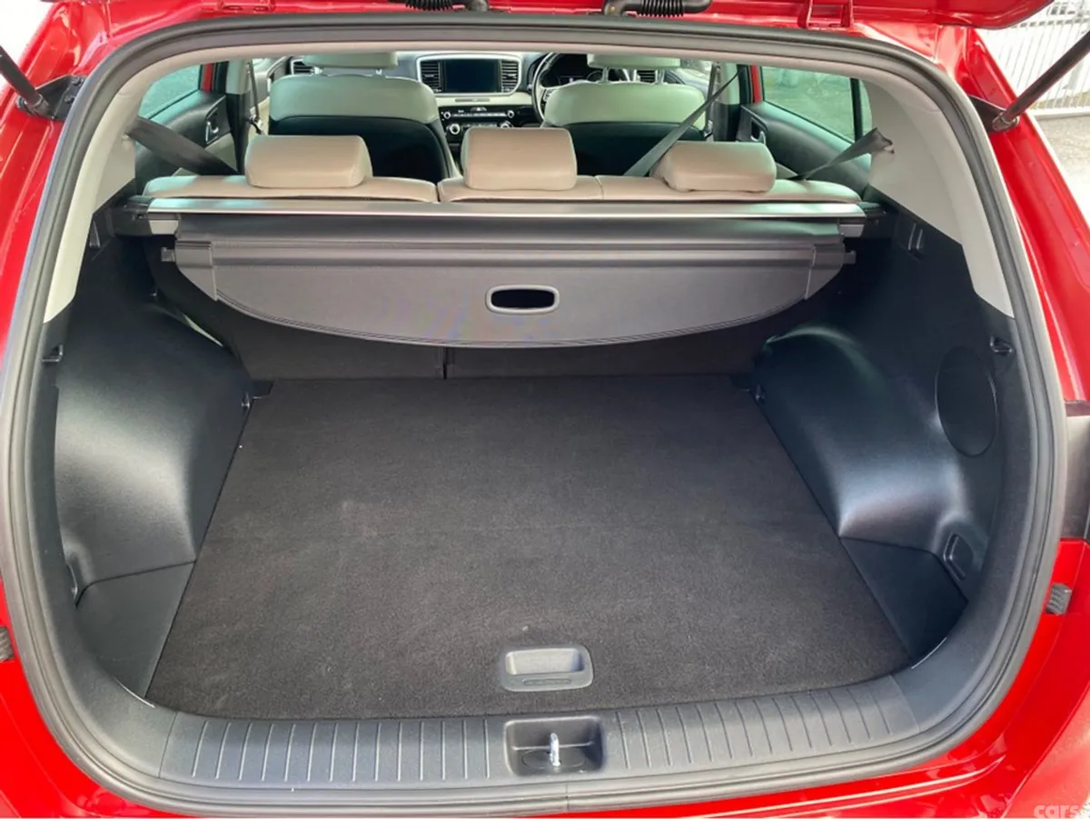 Kia Sportage MPV, Diesel, 2021, Red
