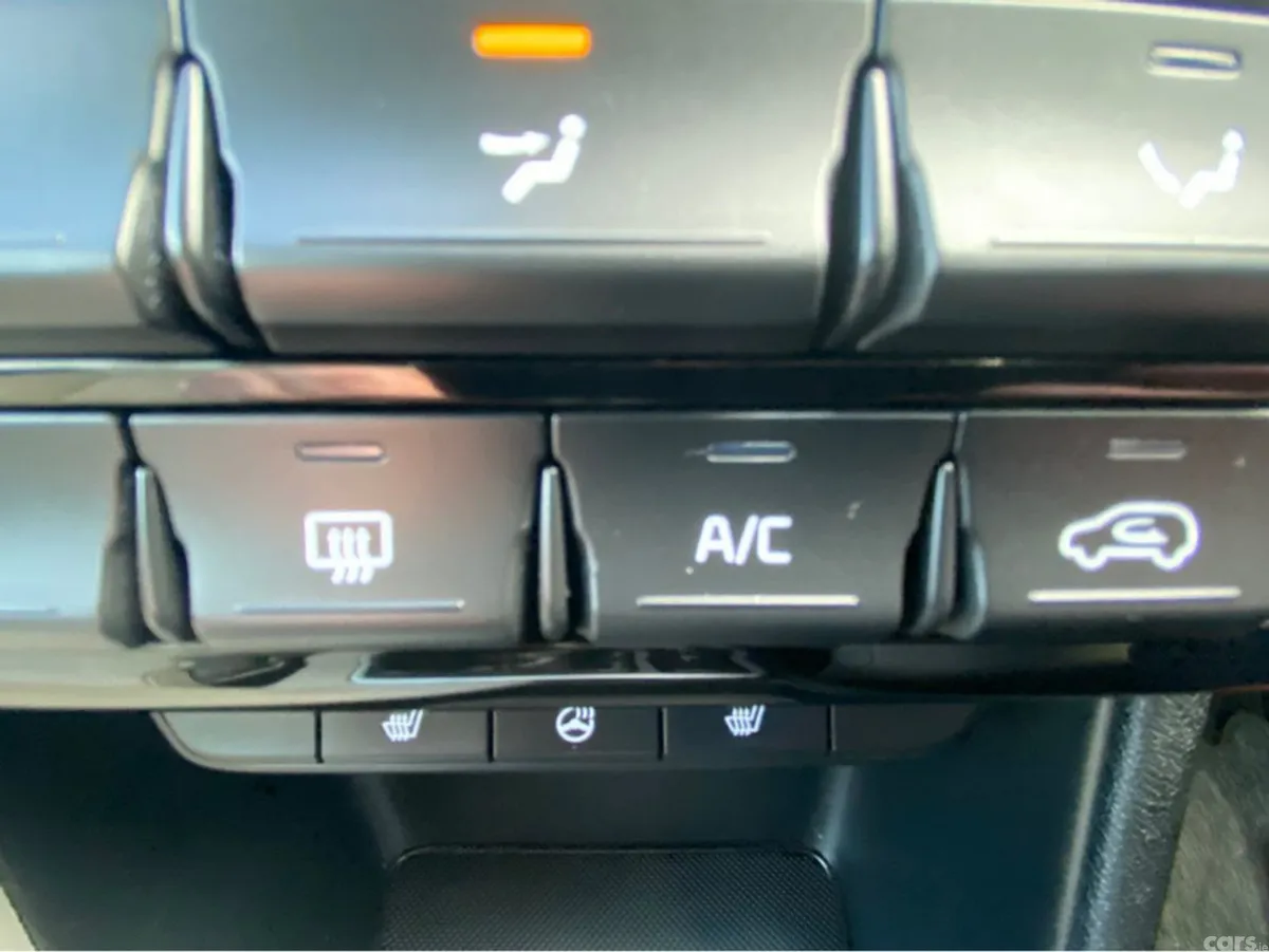 Kia Sportage MPV, Diesel, 2021, Red