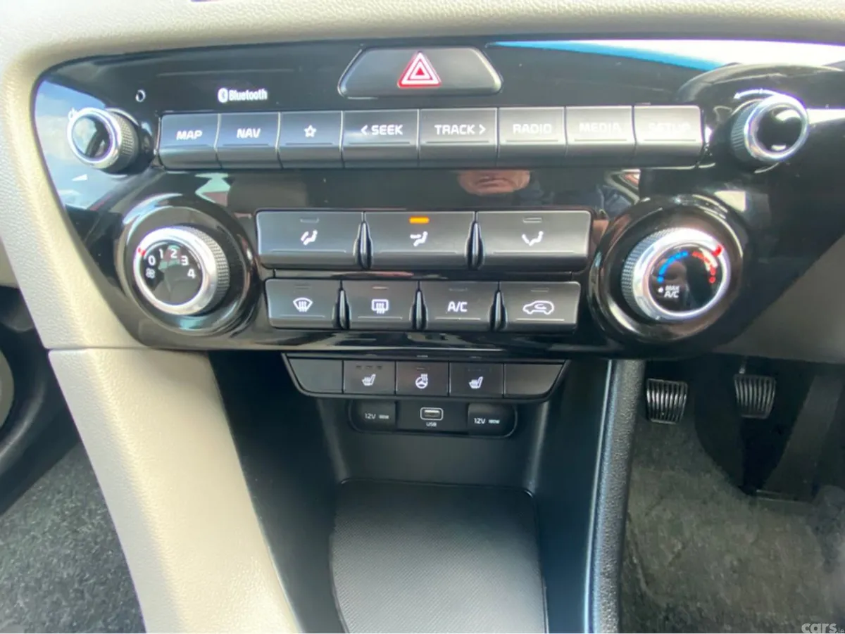 Kia Sportage MPV, Diesel, 2021, Red