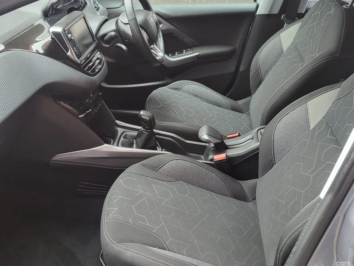 Peugeot 2008 Estate, Diesel, 2018, Grey