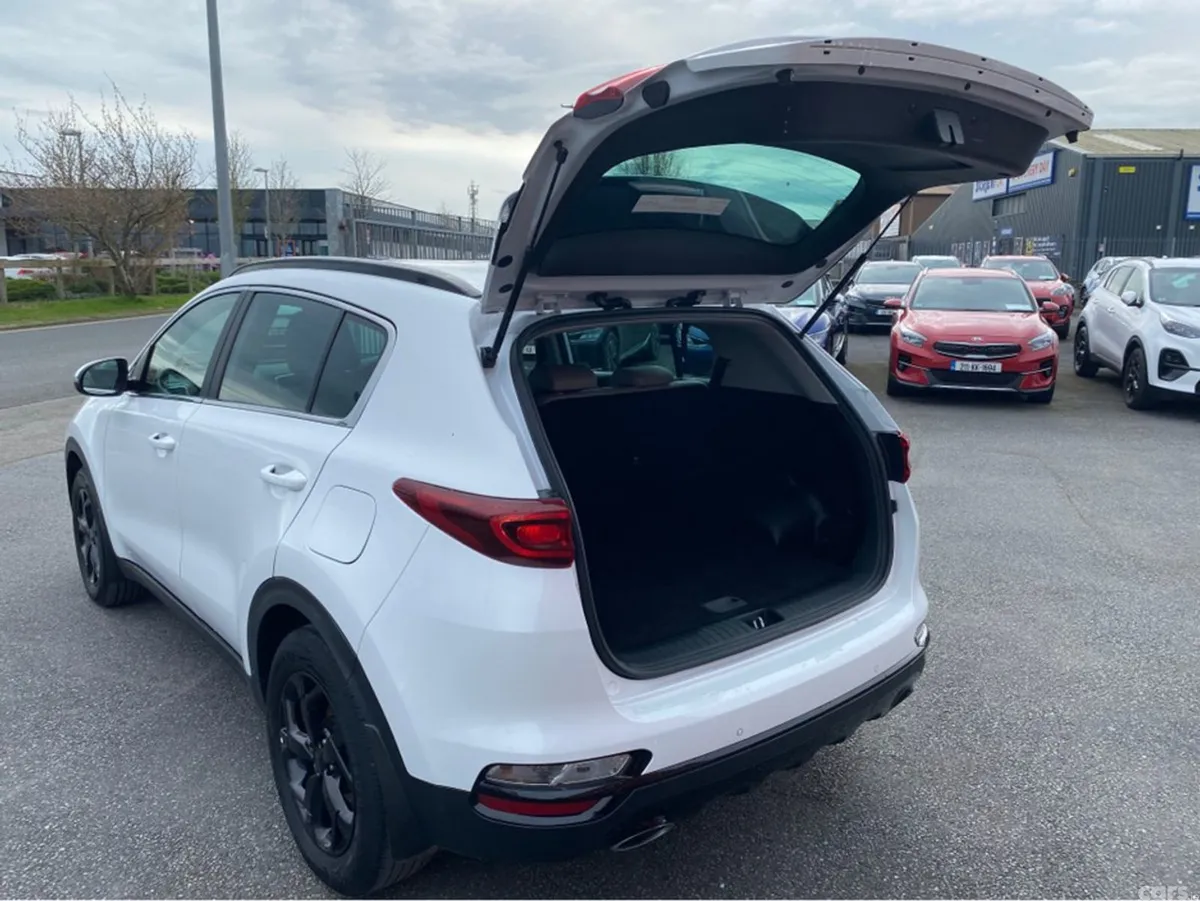 Kia Sportage MPV, Diesel, 2021, White