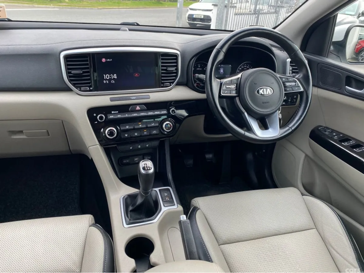 Kia Sportage MPV, Diesel, 2021, White