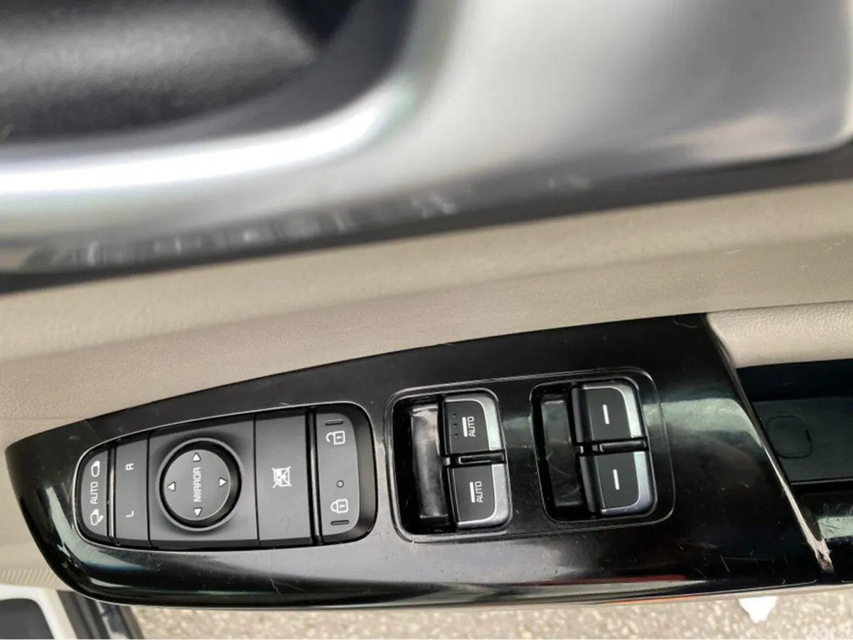 Kia Sportage MPV, Diesel, 2021, White