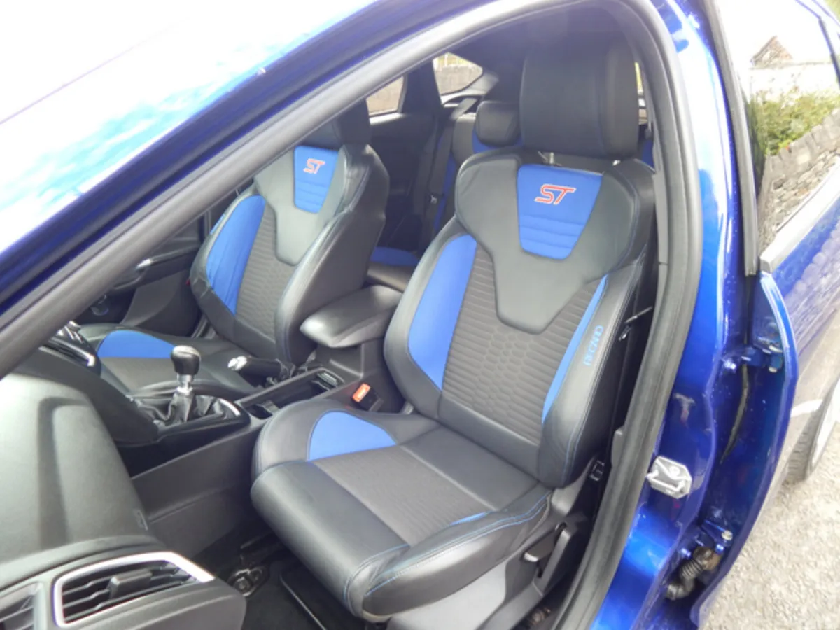 Ford Focus Hatchback, Diesel, 2015, Blue