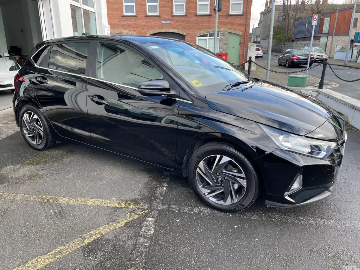 Hyundai i20 Hatchback, Petrol, 2023, Black
