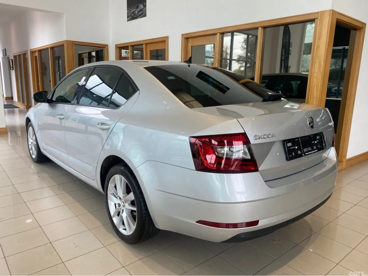 Skoda Octavia Saloon, Diesel, 2020, Grey