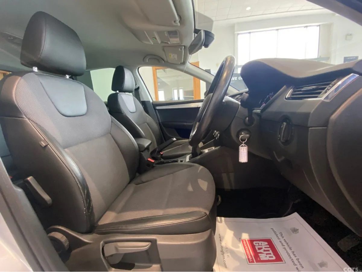 Skoda Octavia Saloon, Diesel, 2020, Grey