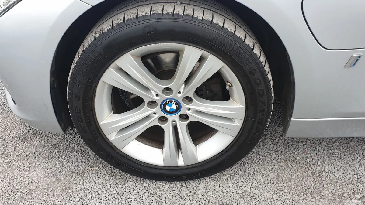 BMW 3-Series Saloon, Petrol Hybrid, 2018, Silver