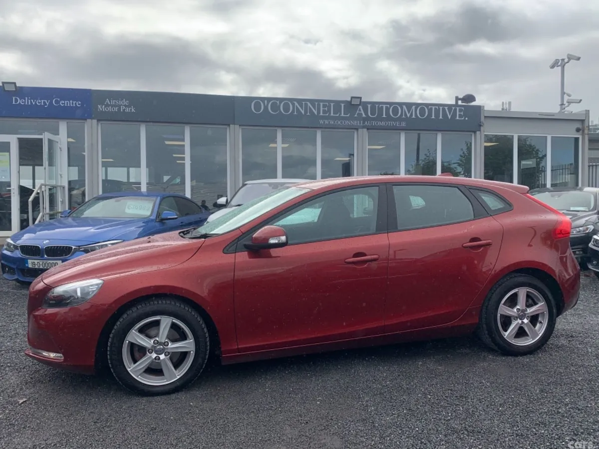Volvo V40 Hatchback, Diesel, 2014, Red