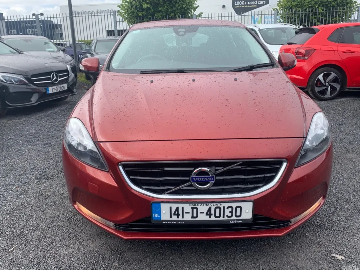 Volvo V40 Hatchback, Diesel, 2014, Red