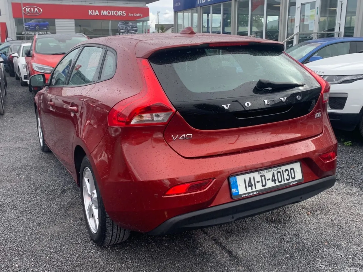 Volvo V40 Hatchback, Diesel, 2014, Red