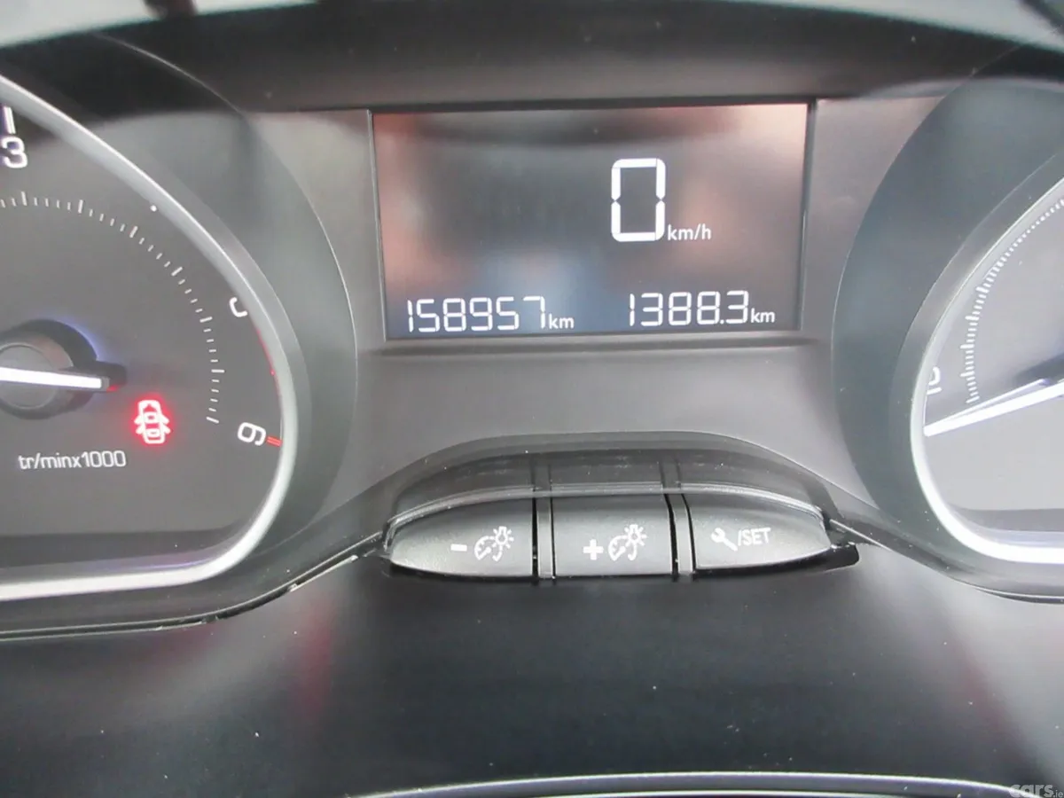 Peugeot 2008 SUV, Diesel, 2016, Red