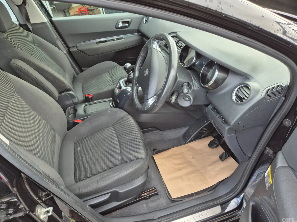 Peugeot 5008 MPV, Diesel, 2015, Black