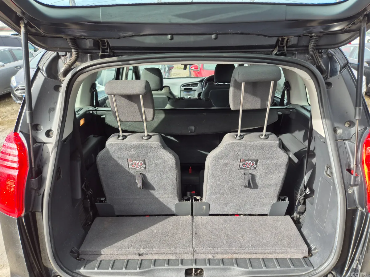 Peugeot 5008 MPV, Diesel, 2015, Black