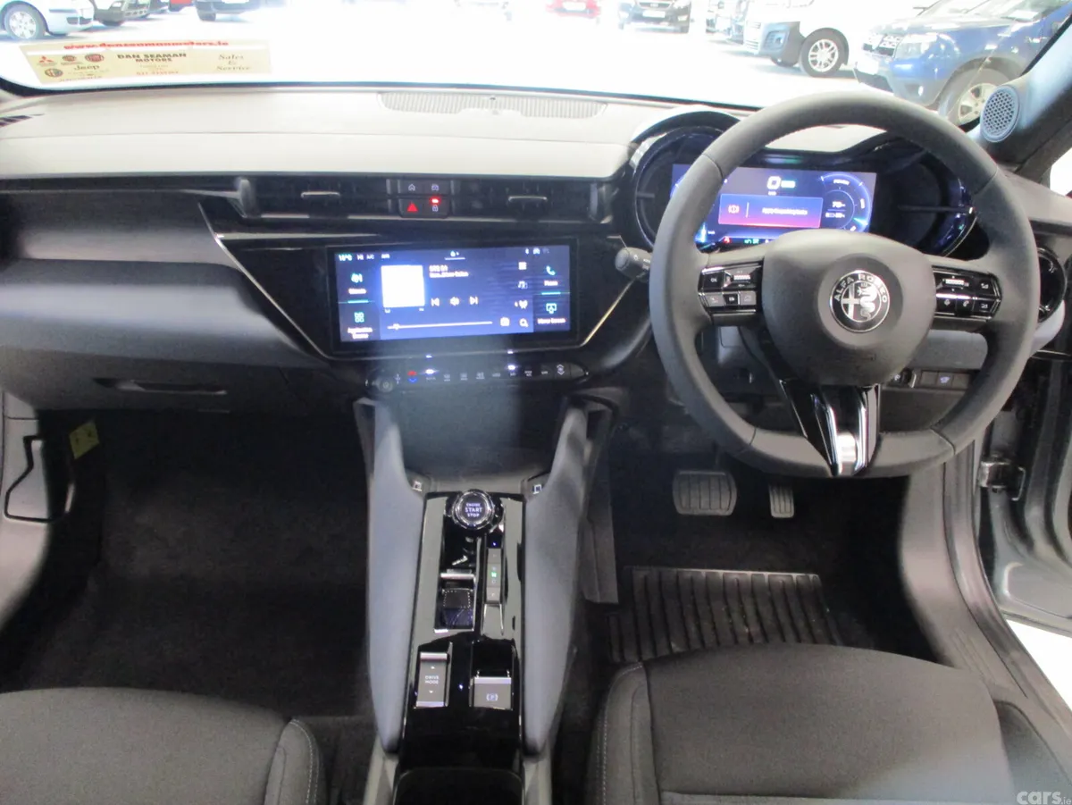 Alfa Romeo Junior SUV, Electric, 2026, Grey