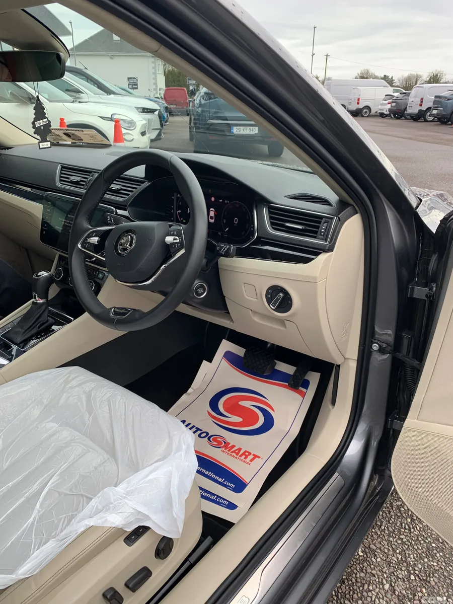 Skoda Superb Saloon, Diesel, 2023, Grey