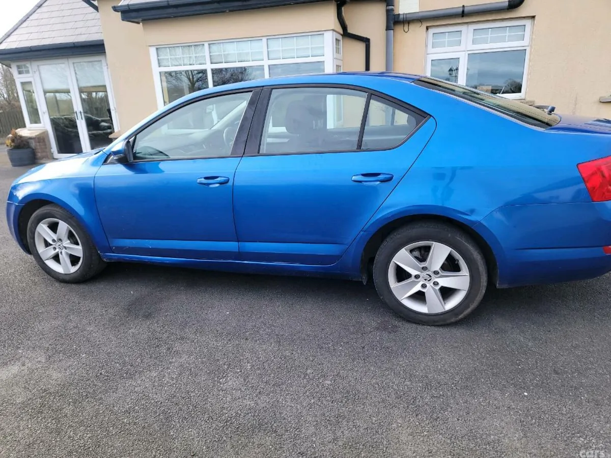 Skoda Octavia Saloon, Diesel, 2015, Blue