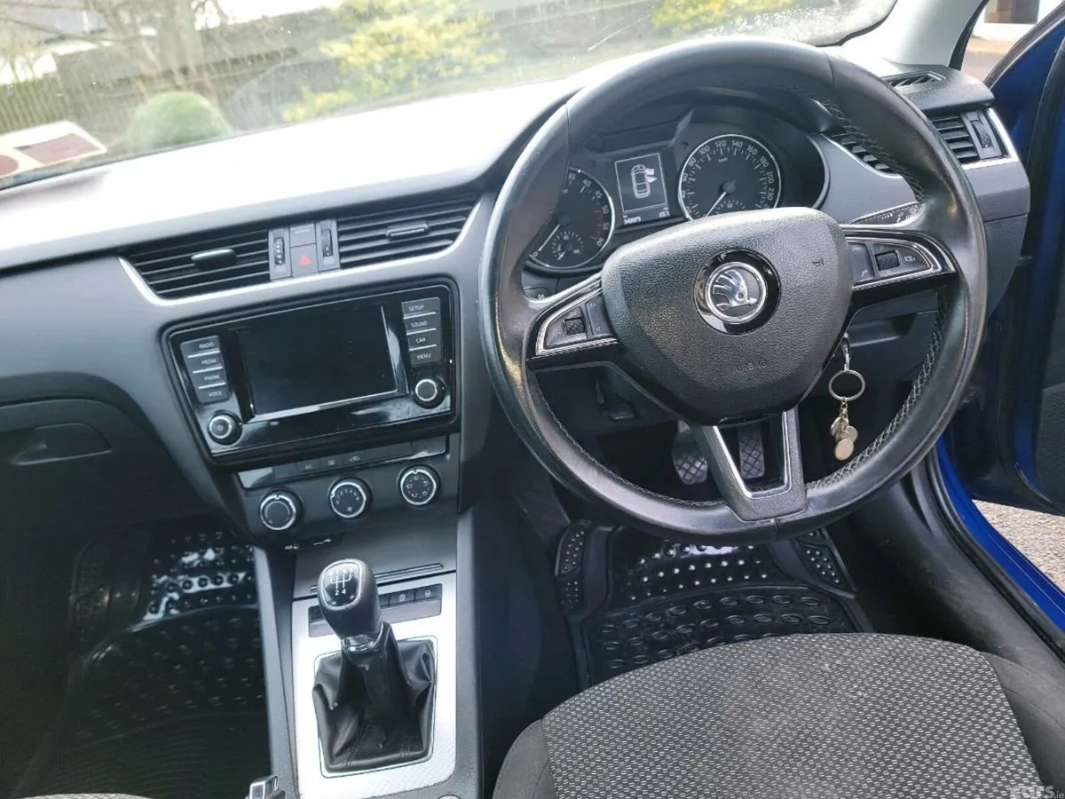 Skoda Octavia Saloon, Diesel, 2015, Blue