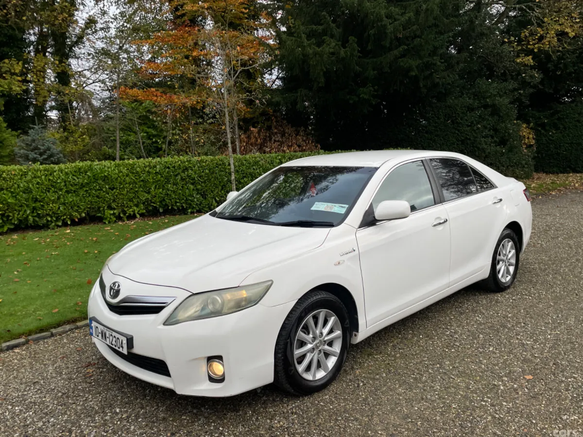 Toyota Camry Saloon, Petrol Hybrid, 2010, White