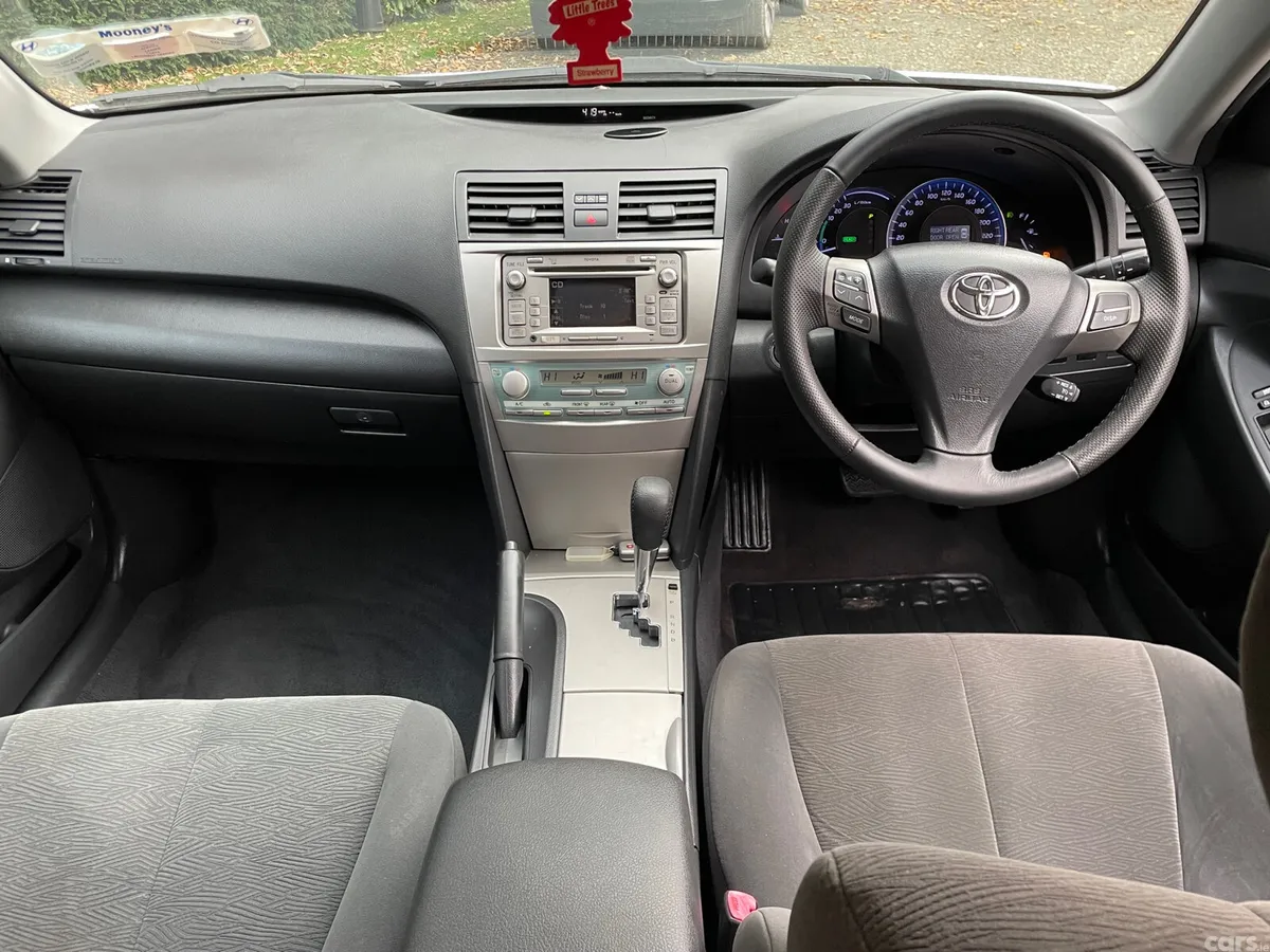 Toyota Camry Saloon, Petrol Hybrid, 2010, White