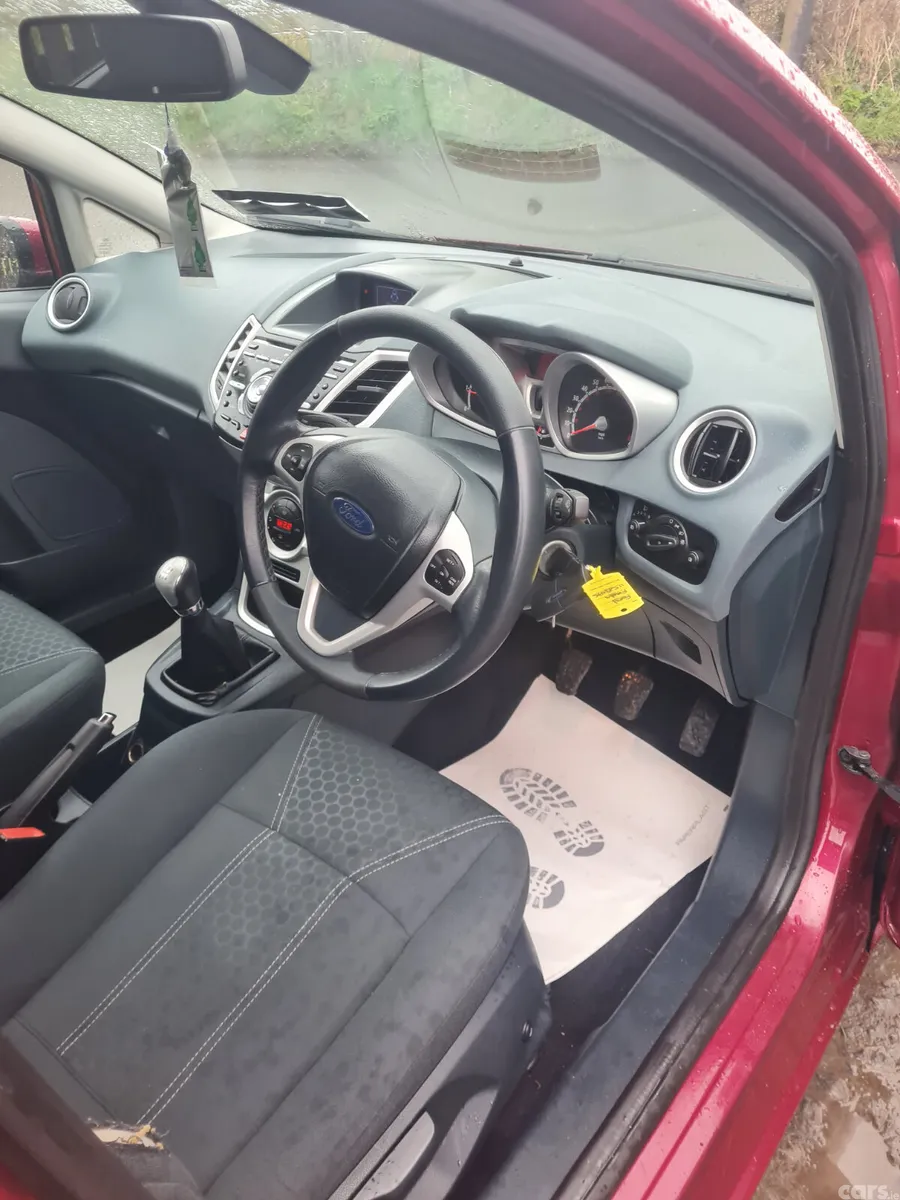 Ford Fiesta Hatchback, Petrol, 2011, Red