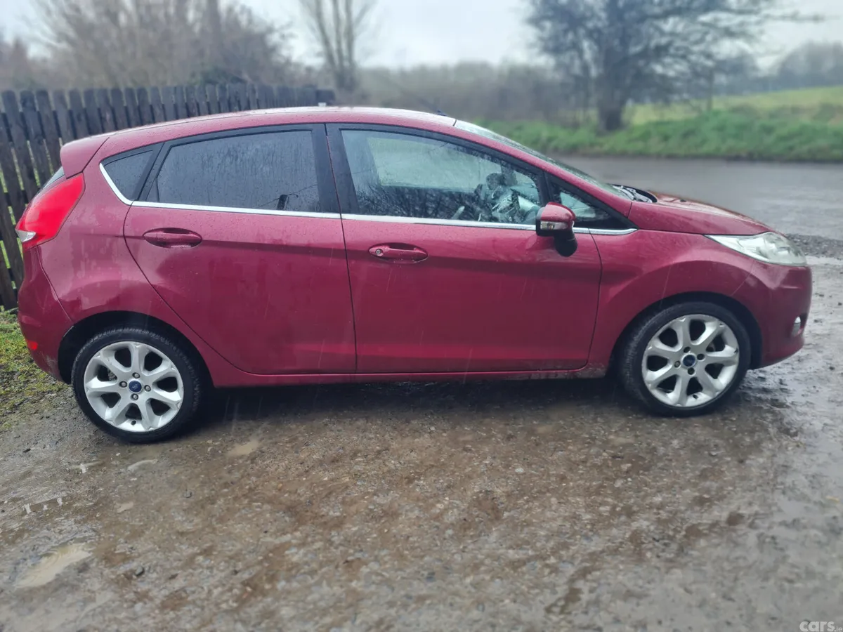 Ford Fiesta Hatchback, Petrol, 2011, Red