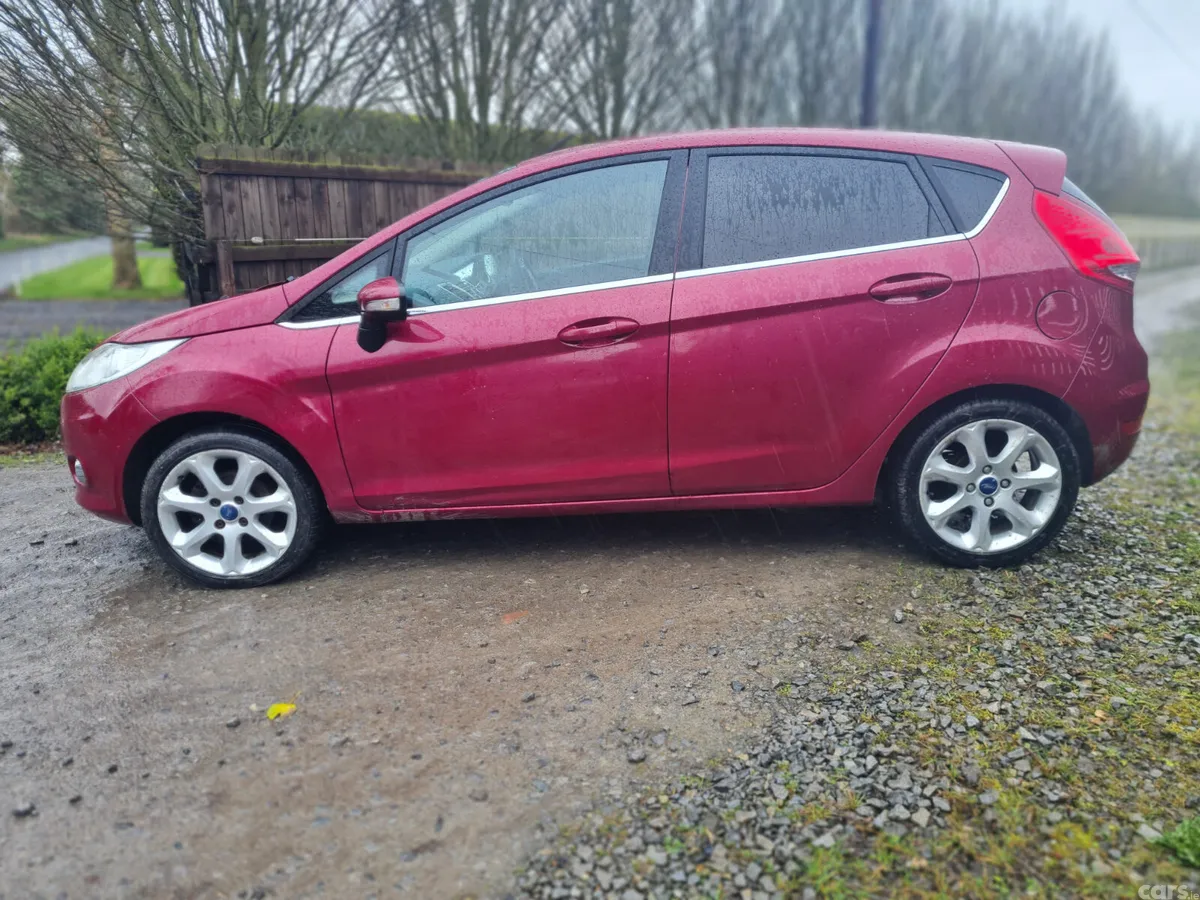 Ford Fiesta Hatchback, Petrol, 2011, Red