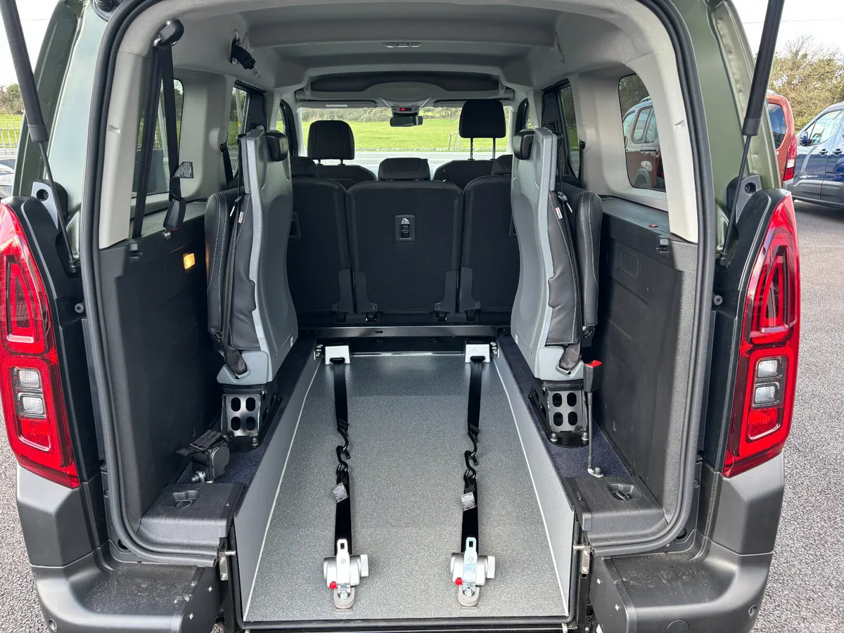 Ford Tourneo Connect MPV, Diesel, 2026, Blue