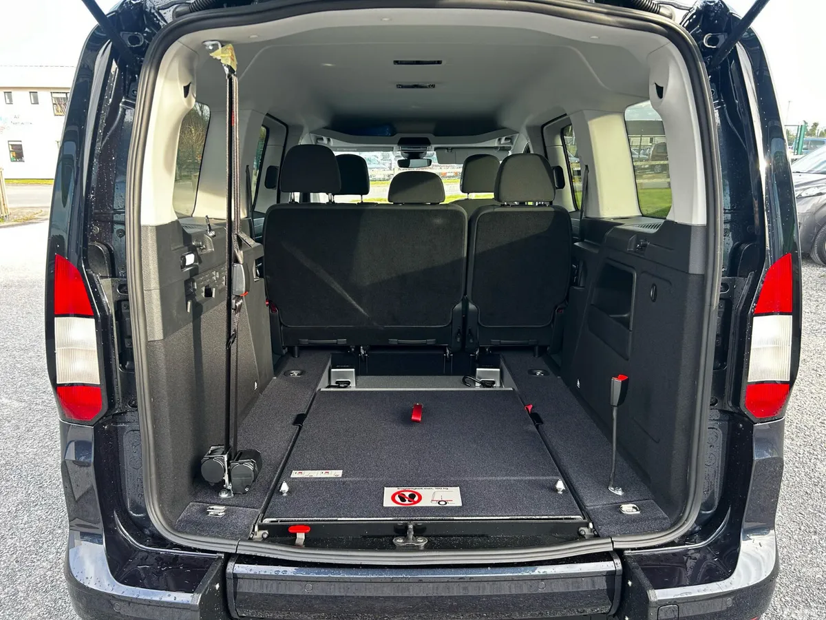 Ford Tourneo Connect MPV, Diesel, 2027, Blue