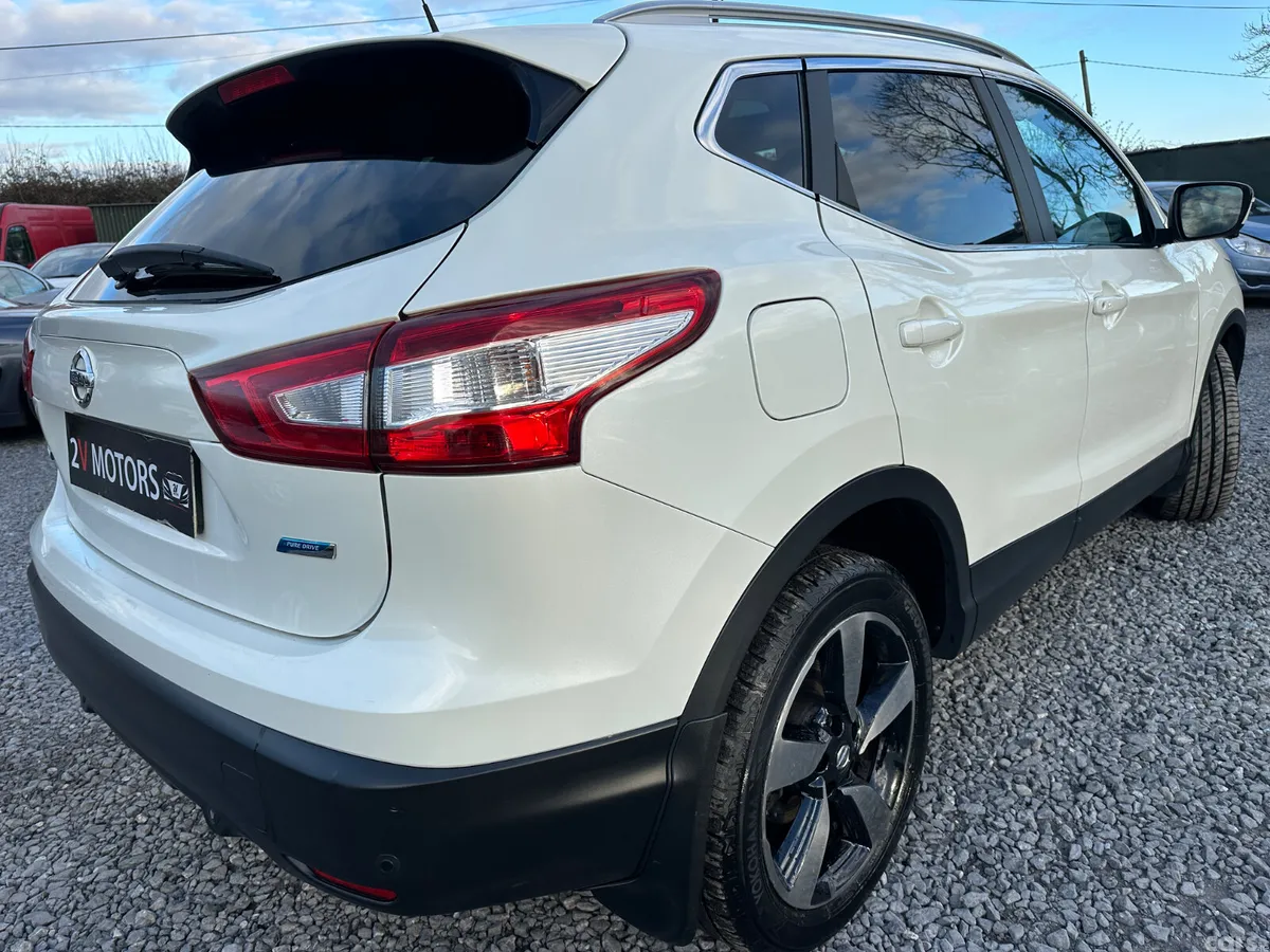 Nissan Qashqai Hatchback, Diesel, 2016, White