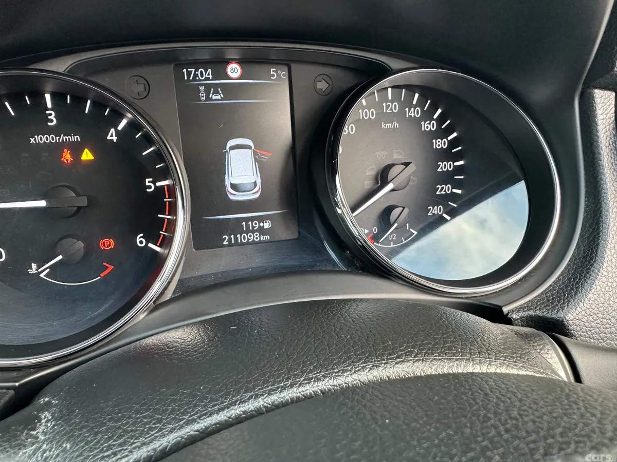 Nissan Qashqai Hatchback, Diesel, 2016, White