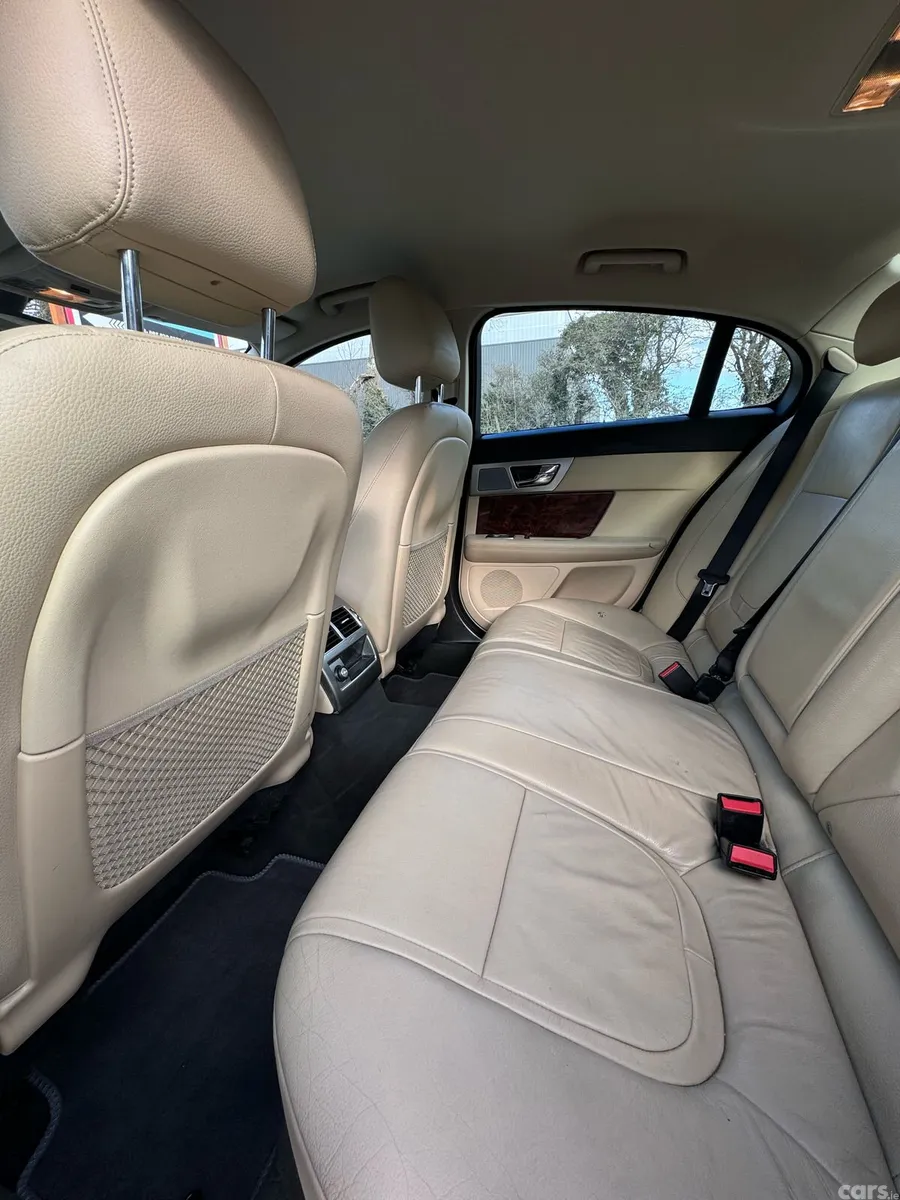 Jaguar XF Saloon, Diesel, 2013, Blue