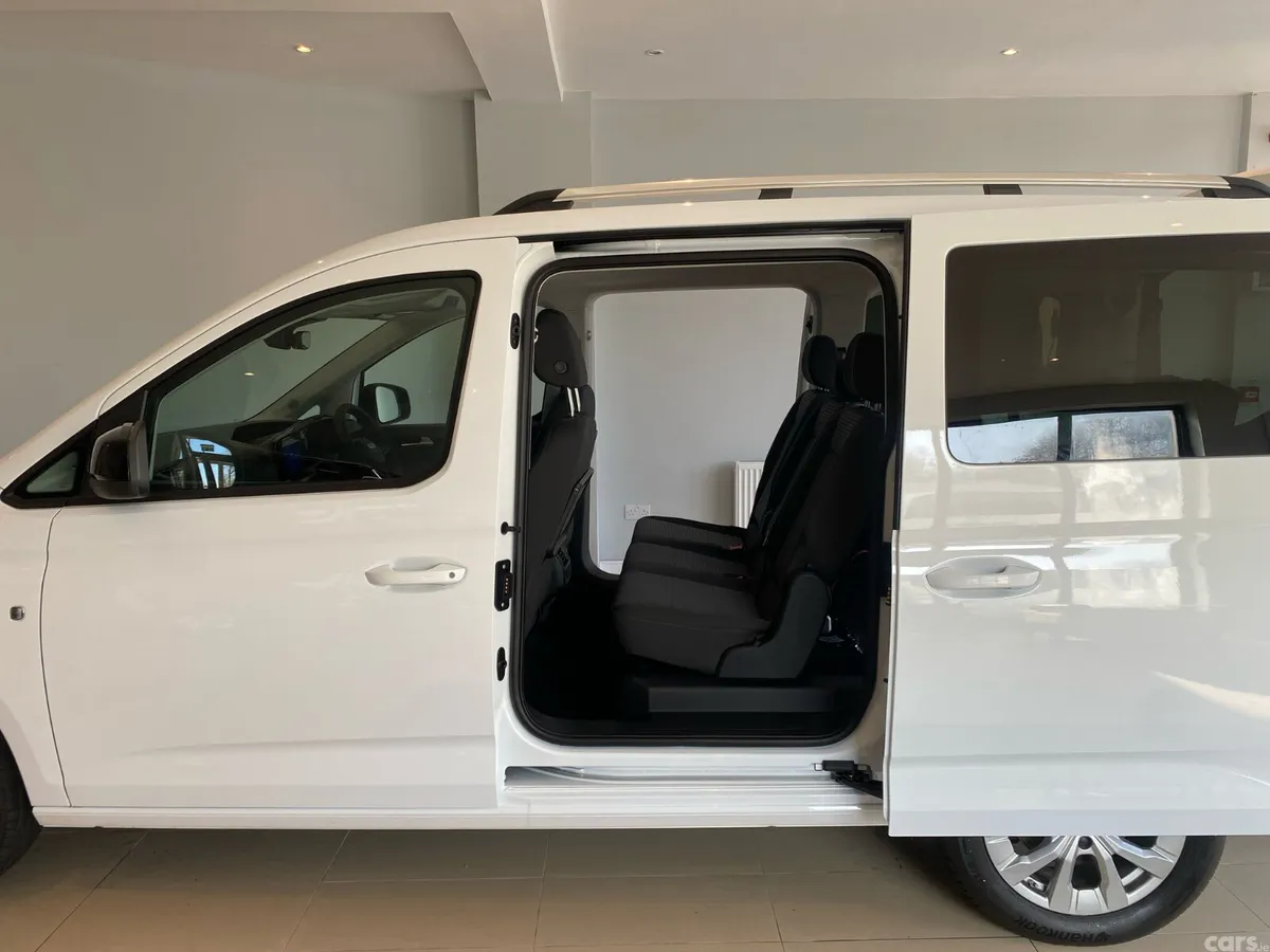 Ford Tourneo Connect MPV, Diesel, 2026, White