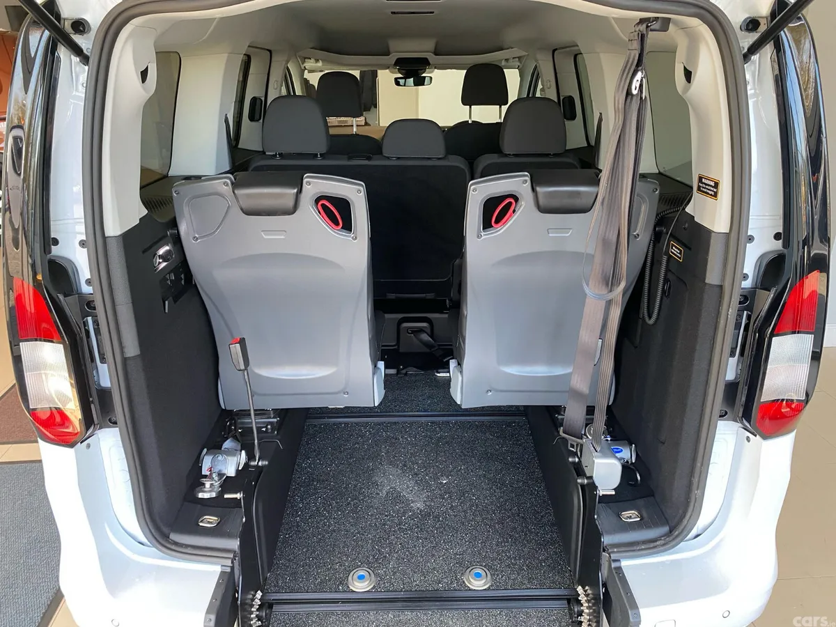 Ford Tourneo Connect MPV, Diesel, 2026, White