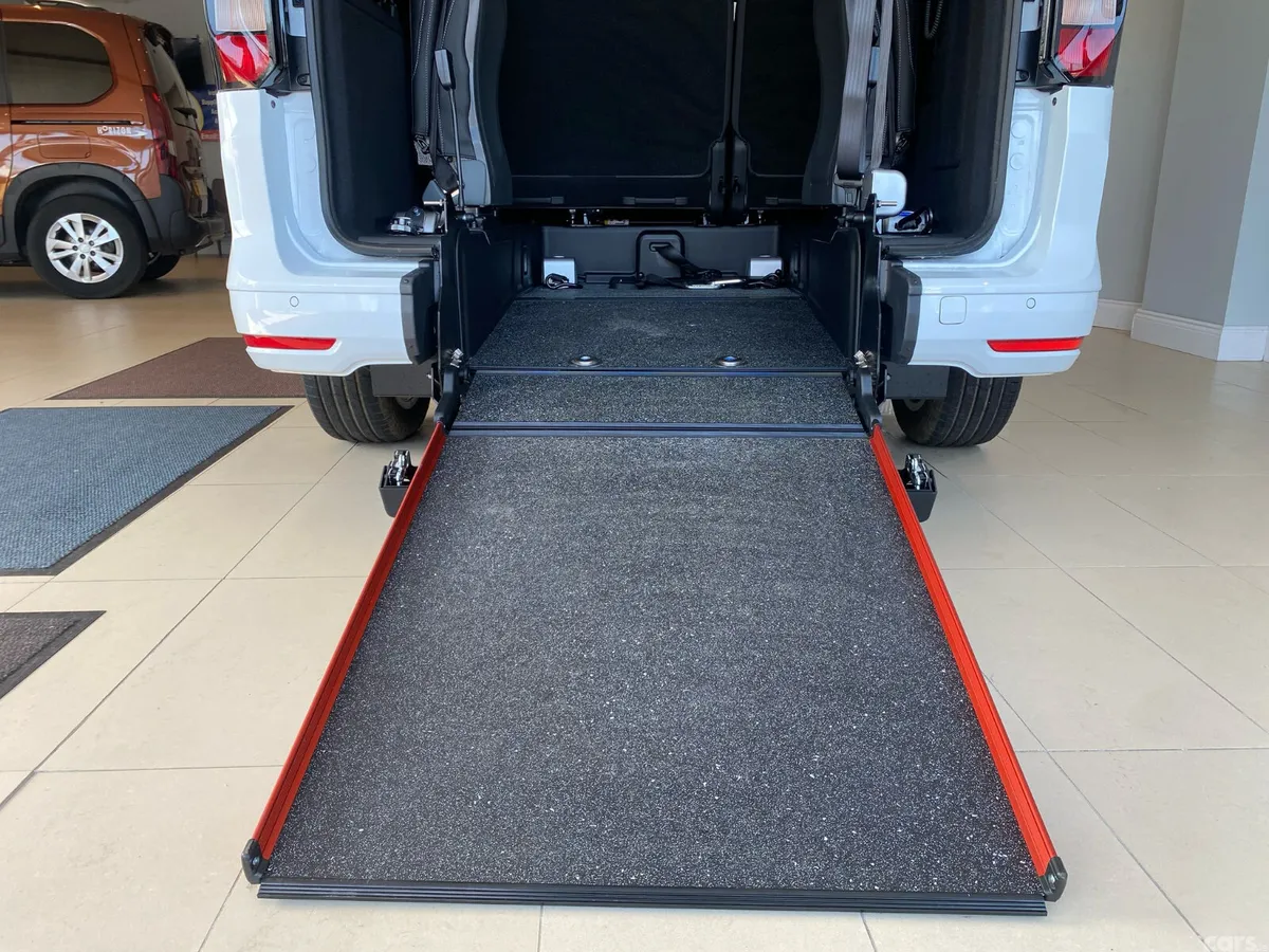 Ford Tourneo Connect MPV, Diesel, 2026, White