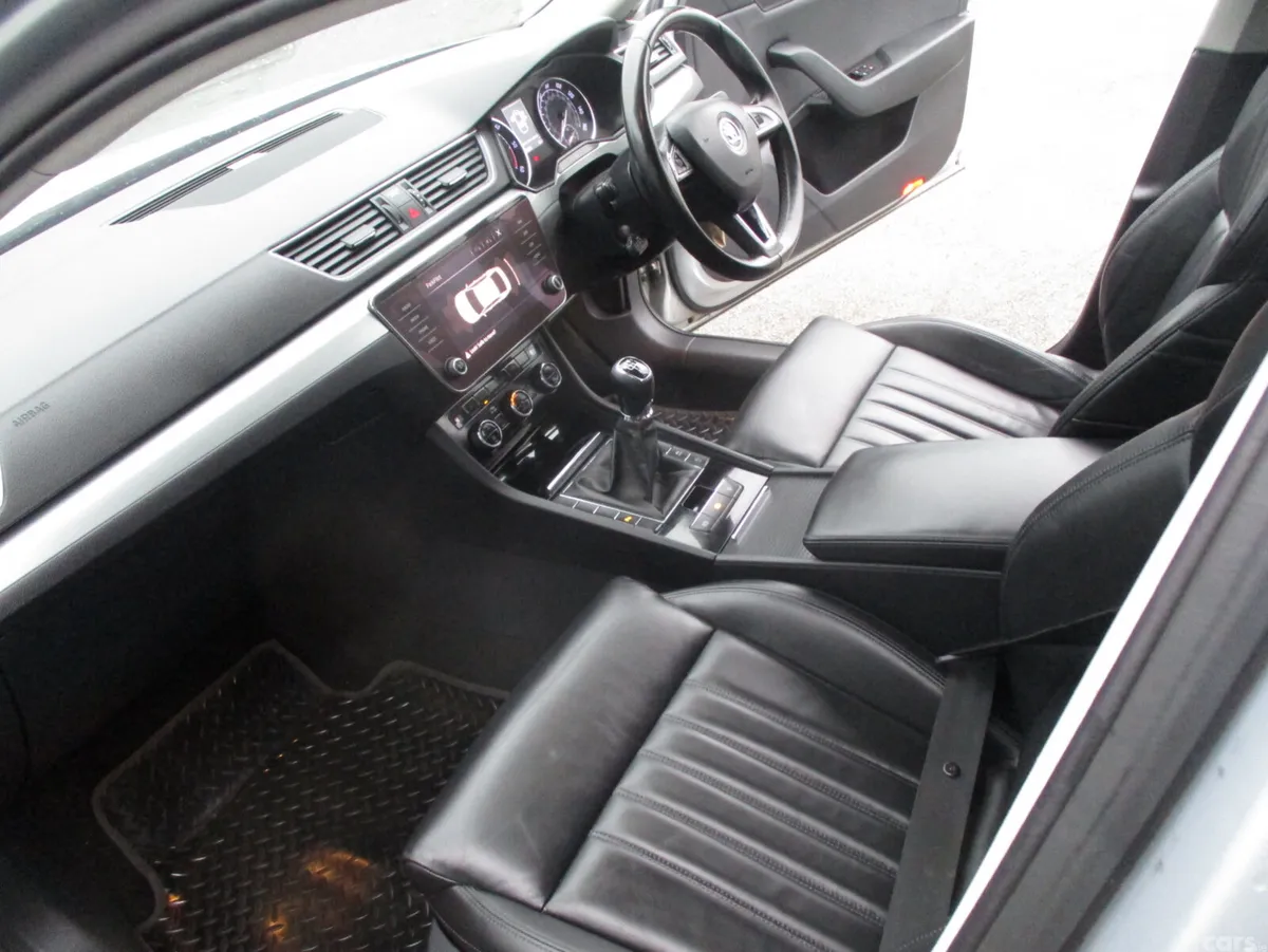 Skoda Superb Hatchback, Diesel, 2019, Silver