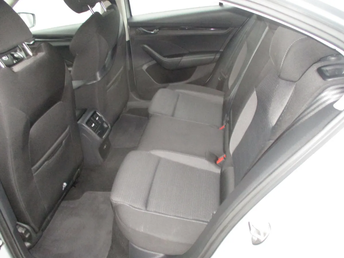 Skoda Octavia Hatchback, Petrol, 2022, Silver