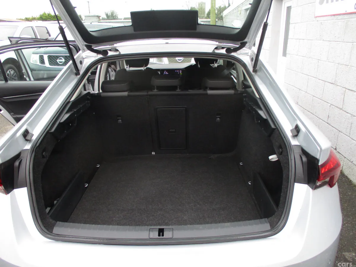 Skoda Octavia Hatchback, Petrol, 2022, Silver
