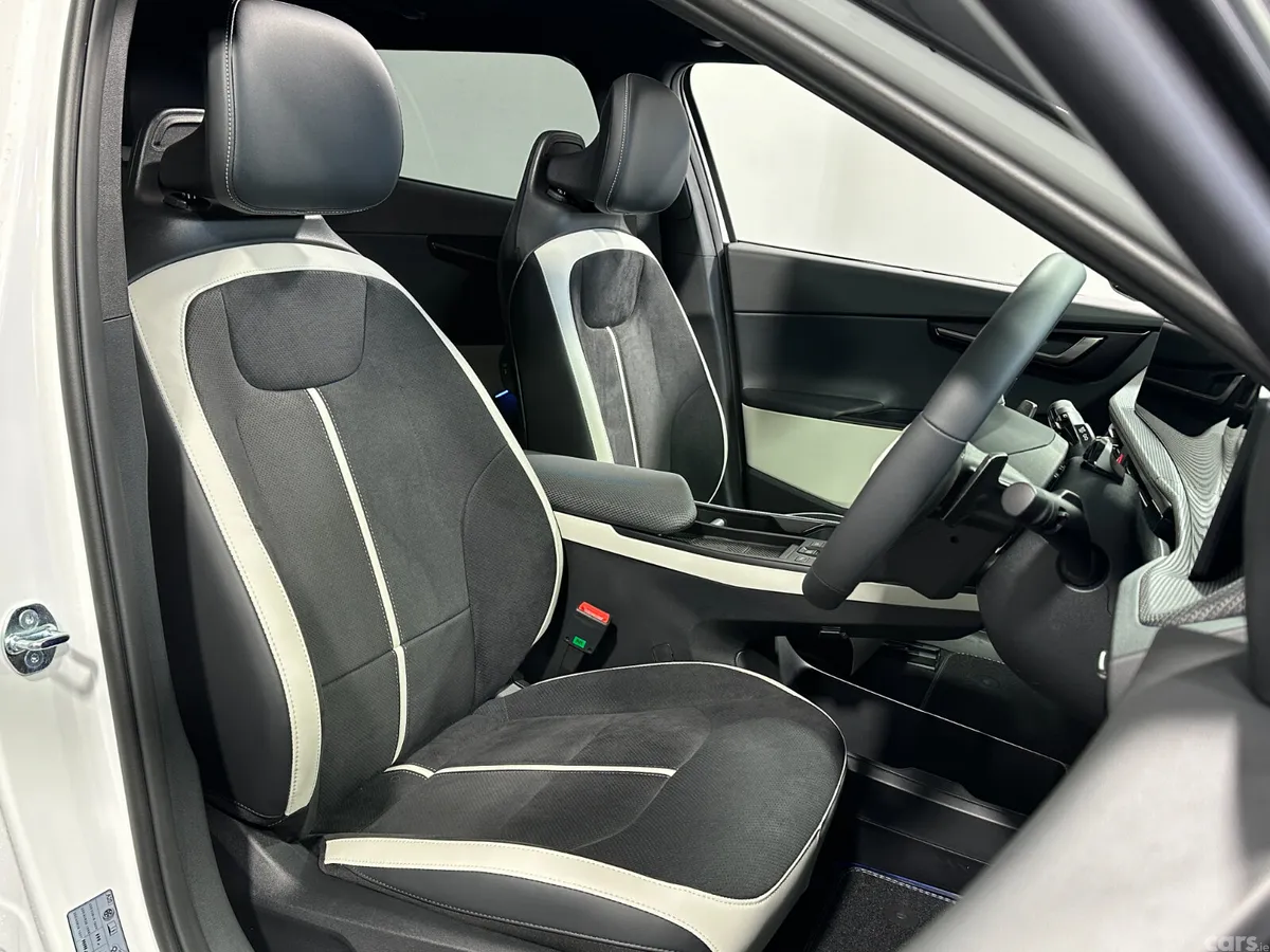 Kia EV6 MPV, Electric, 2026, White