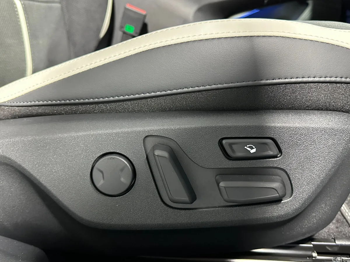 Kia EV6 MPV, Electric, 2026, White