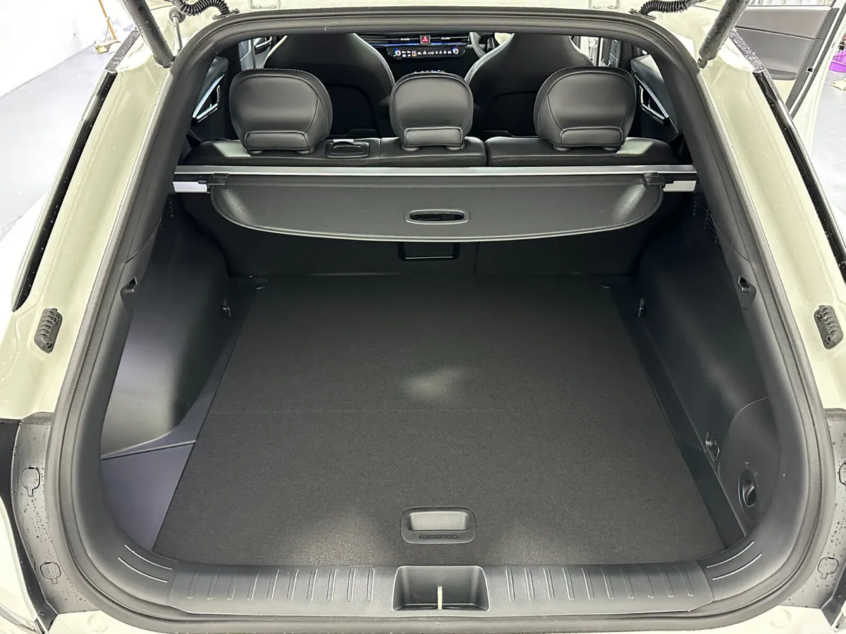 Kia EV6 MPV, Electric, 2026, White