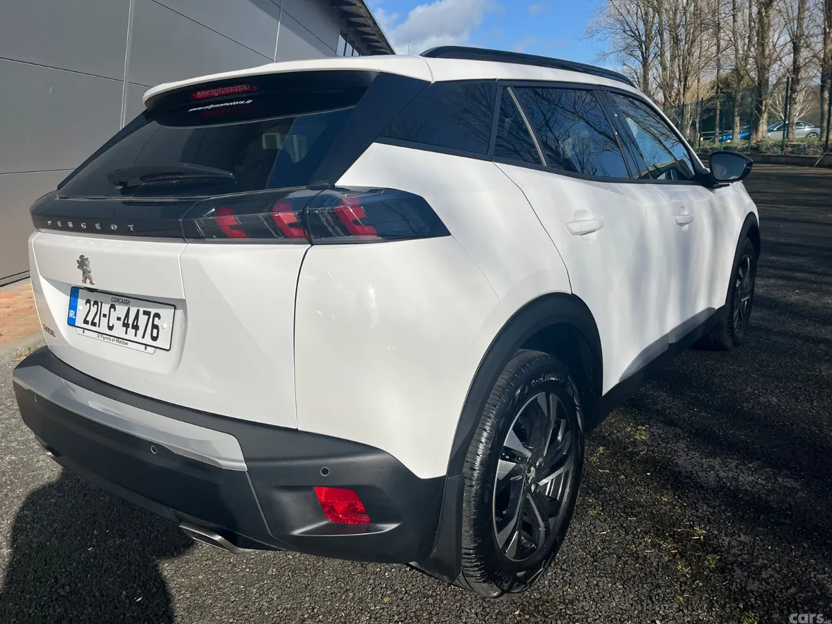Peugeot 2008 MPV, Petrol, 2022, White