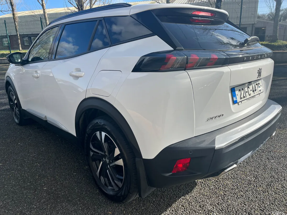 Peugeot 2008 MPV, Petrol, 2022, White